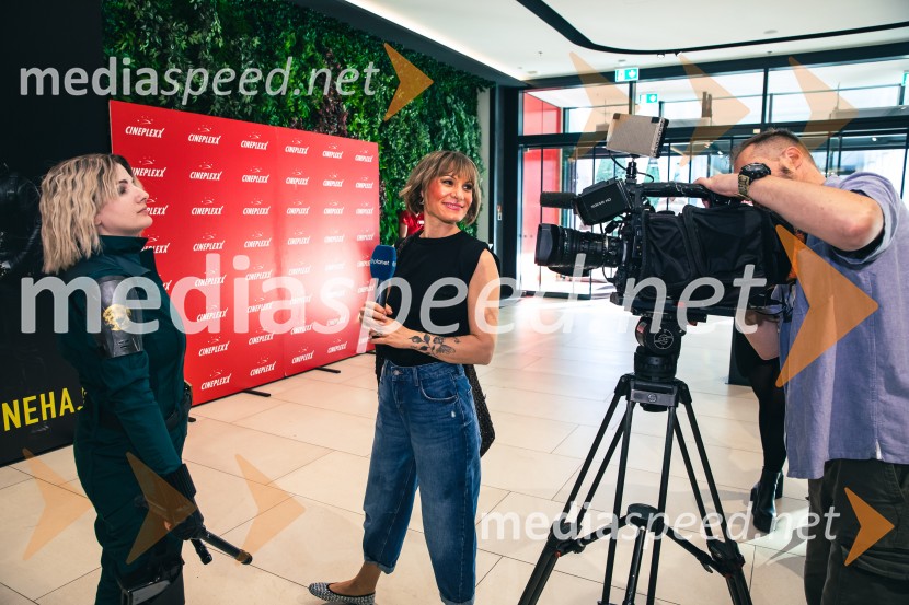  Ari , cosplay;  Ana Raščan, voditeljica in novinarkaVečer superjunakov s filmom Thunderbolti v Cineplexx Ljubljana