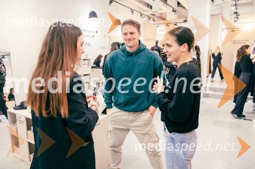  Matjaž Pezdirc, Acro Connection;  Alja Gomilar Zickero, Acro ConnectionOdprtje prve SWY fizične trgovine v Cityparku