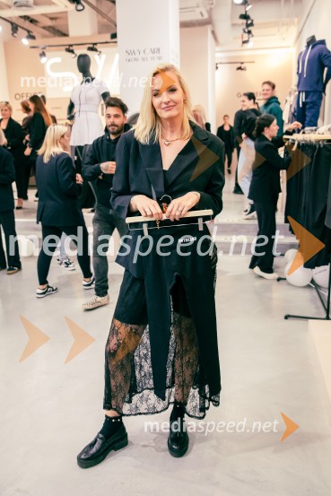  Tjaša  Kokalj Jerala, manekenka, voditeljicaOdprtje prve SWY fizične trgovine v Cityparku