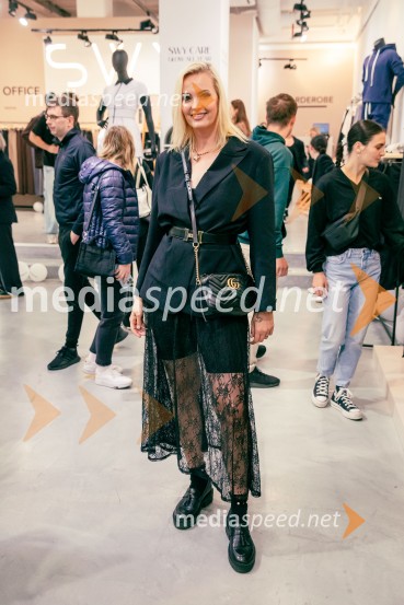  Tjaša  Kokalj Jerala, manekenka, voditeljicaOdprtje prve SWY fizične trgovine v Cityparku