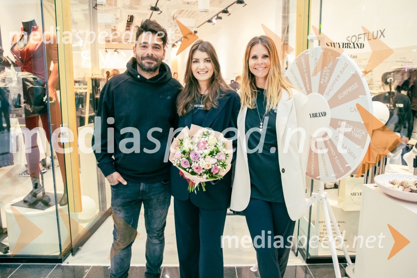  Jani Jugovic, Cool Fotr;  Petra Parovel, lastnica, Swy brand d.o.o.;  Teja  Jugovic, spletna vplivnica, Cool mamacitaOdprtje prve SWY fizične trgovine v Cityparku