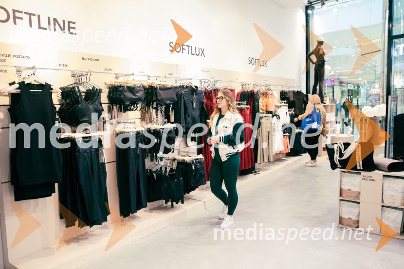  Nina TavrićOdprtje prve SWY fizične trgovine v Cityparku