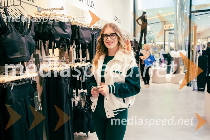  Nina TavrićOdprtje prve SWY fizične trgovine v Cityparku