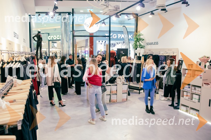 Odprtje prve SWY fizične trgovine v Cityparku