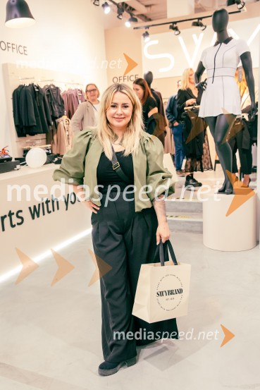  Jerica  Zupan, radijska voditeljicaOdprtje prve SWY fizične trgovine v Cityparku