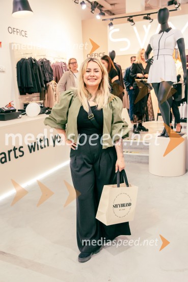  Jerica  Zupan, radijska voditeljicaOdprtje prve SWY fizične trgovine v Cityparku