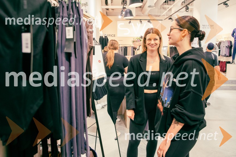  Gaja Prestor, pevkaOdprtje prve SWY fizične trgovine v Cityparku