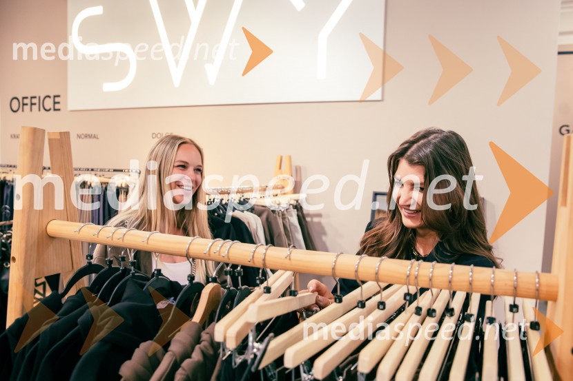  Špela Vidic, spletna vplivnica;  Petra Parovel, lastnica, Swy brand d.o.o.Odprtje prve SWY fizične trgovine v Cityparku