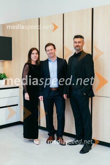  Nataša Fesel;  Andrej Fesel, direktor Hiša kuhinj d.o.o.;  Bojan Fesel, direktor Hiša kuhinj d.o.o.Hiša kuhinj odprla vrata svojega novega salona v Celju