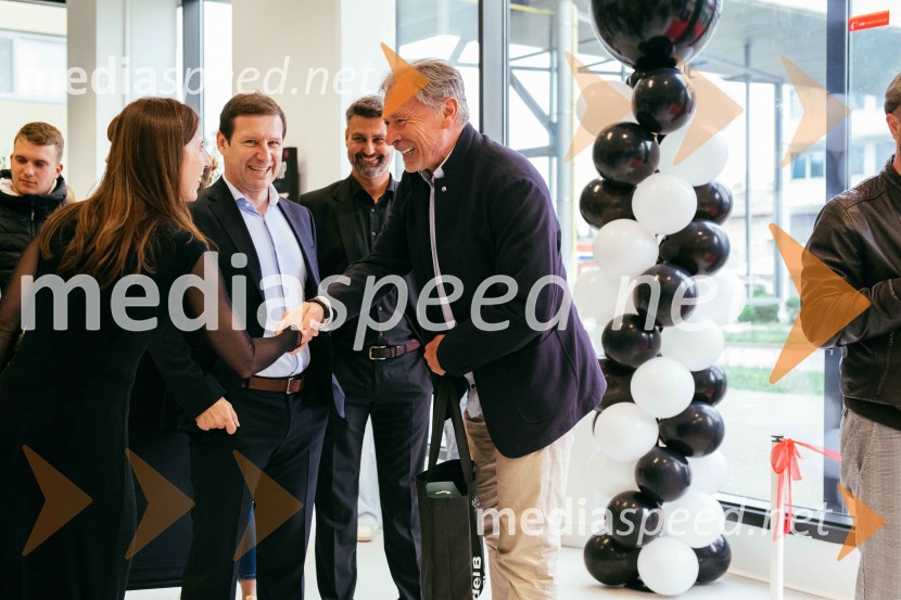  Nataša Fesel;  ... Hiša kuhinj odprla vrata svojega novega salona v Celju