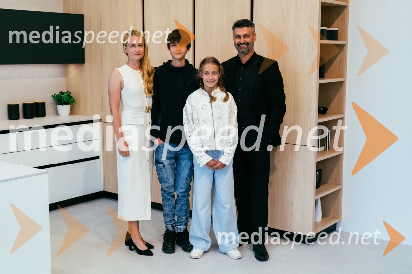  ... ;  ... ;  ... ;  Bojan Fesel, direktor Hiša kuhinj d.o.o.Hiša kuhinj odprla vrata svojega novega salona v Celju