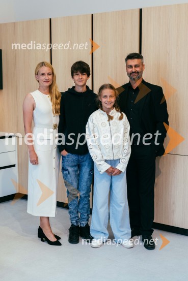  ... ;  ... ;  ... ;  Bojan Fesel, direktor Hiša kuhinj d.o.o.Hiša kuhinj odprla vrata svojega novega salona v Celju