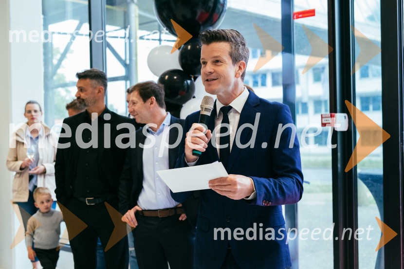  Boštjan Romih, televizijski in radijski voditeljHiša kuhinj odprla vrata svojega novega salona v Celju