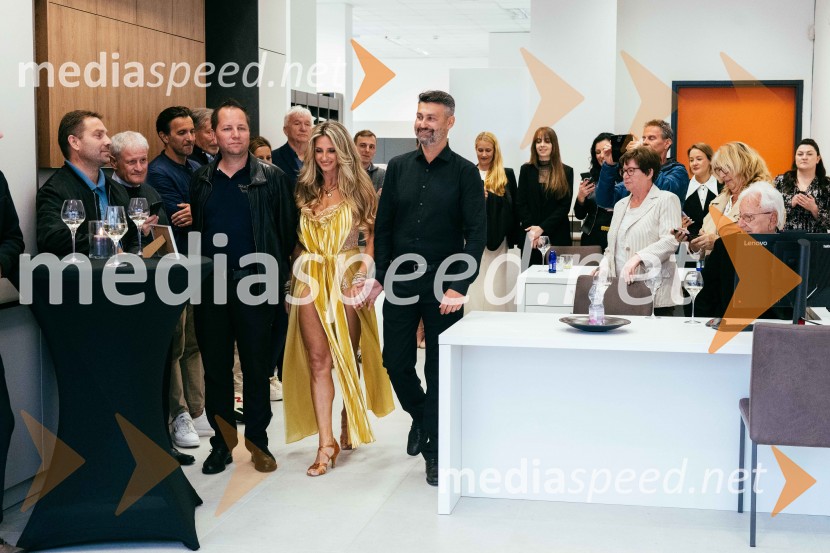  Gordana Grandošek Whiddon, plesalka, lastnica blagovne znamke GGW;  Bojan Fesel, direktor Hiša kuhinj d.o.o.Hiša kuhinj odprla vrata svojega novega salona v Celju