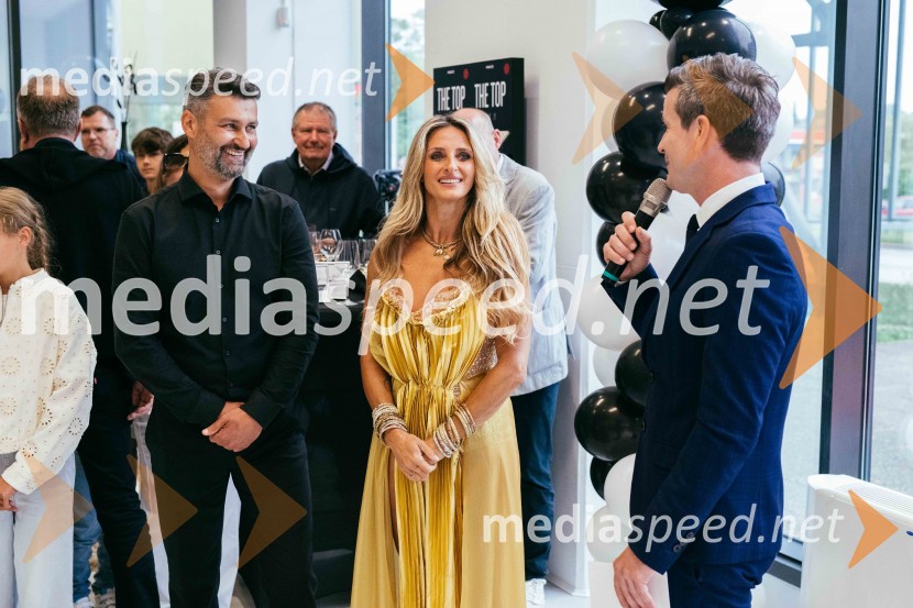  Bojan Fesel, direktor Hiša kuhinj d.o.o.;  Gordana Grandošek Whiddon, plesalka, lastnica blagovne znamke GGW;  Boštjan Romih, televizijski in radijski voditeljHiša kuhinj odprla vrata svojega novega salona v Celju
