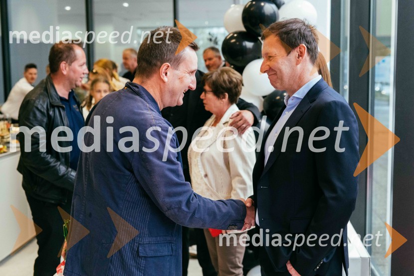  ... ;  Andrej Fesel, direktor Hiša kuhinj d.o.o.Hiša kuhinj odprla vrata svojega novega salona v Celju