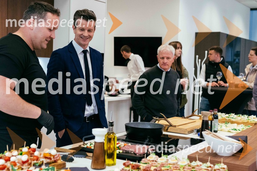  ... ;  Boštjan Romih, televizijski in radijski voditeljHiša kuhinj odprla vrata svojega novega salona v Celju