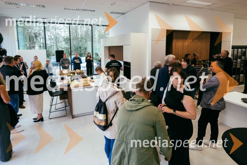 Hiša kuhinj odprla vrata svojega novega salona v Celju