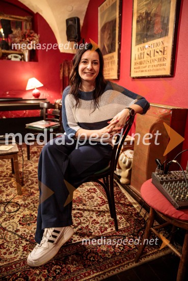  Jana Morelj, radijska in TV voditeljicaZoran Predin, Big Foot Mama in novi obrazi slovenske glasbe – ekskluzivno v Daktariju