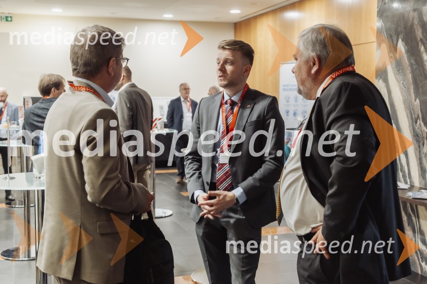  ... ;  Bernd Andersson, Advantage Austria;  Božo Emeršič, Dimaco Tehnološka prihodnost učinkovite komunikacije v javni infrastrukturi in poslovnem sektorju, konferenca