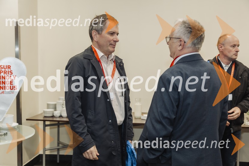  Predrag Pantelić, ONAG d.o.o.;  Drago Labazan, Commend Österreich GmbHTehnološka prihodnost učinkovite komunikacije v javni infrastrukturi in poslovnem sektorju, konferenca