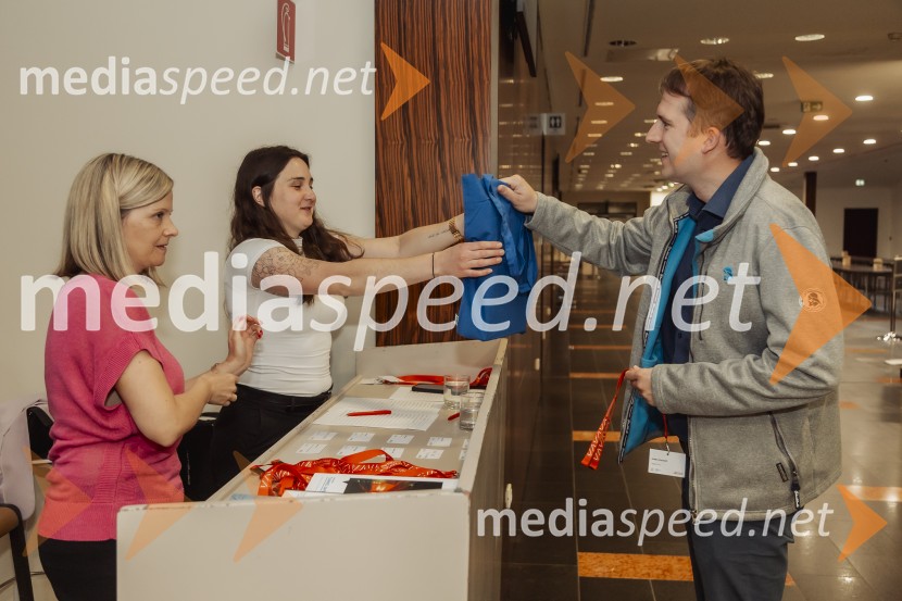  ... ;  ... ;  Jernej ŠosteričTehnološka prihodnost učinkovite komunikacije v javni infrastrukturi in poslovnem sektorju, konferenca