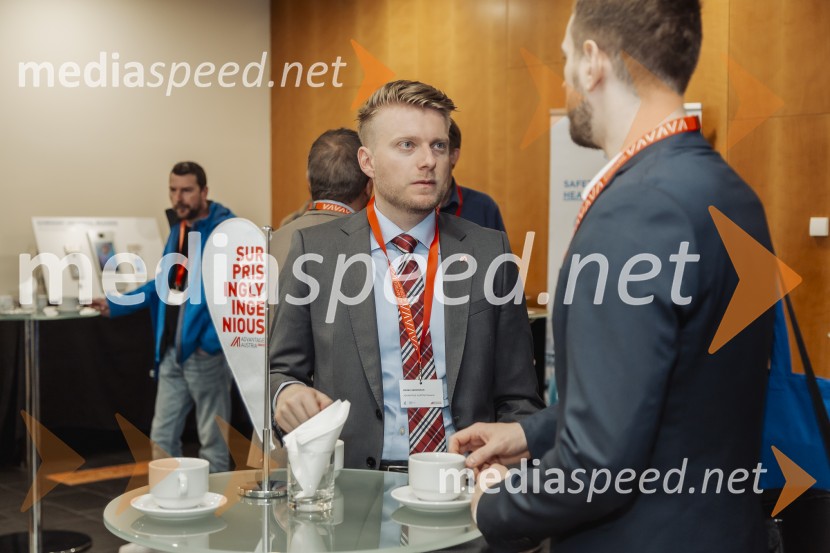  Bernd Andersson, Advantage Austria;  ... Tehnološka prihodnost učinkovite komunikacije v javni infrastrukturi in poslovnem sektorju, konferenca