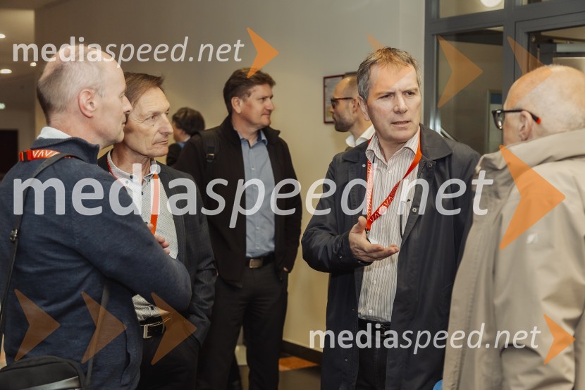  ... ;  Jože Urbanc, DRI upravljanje investicij d.o.o;  Predrag Pantelić, ONAG d.o.o.;  Matjaž UršičTehnološka prihodnost učinkovite komunikacije v javni infrastrukturi in poslovnem sektorju, konferenca