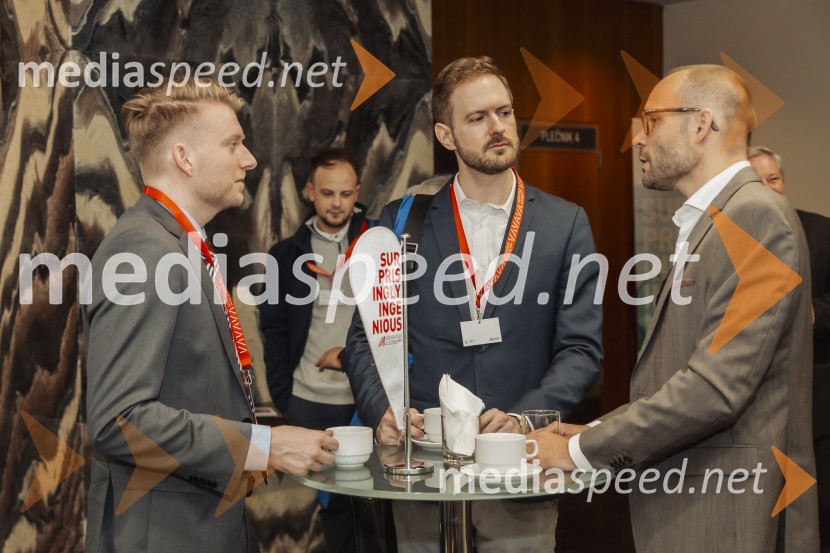  Bernd Andersson, Advantage Austria;  ... ;  ... Tehnološka prihodnost učinkovite komunikacije v javni infrastrukturi in poslovnem sektorju, konferenca