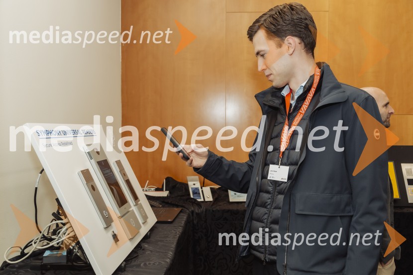  Luka Torkar, VTZ d.o.o.Tehnološka prihodnost učinkovite komunikacije v javni infrastrukturi in poslovnem sektorju, konferenca