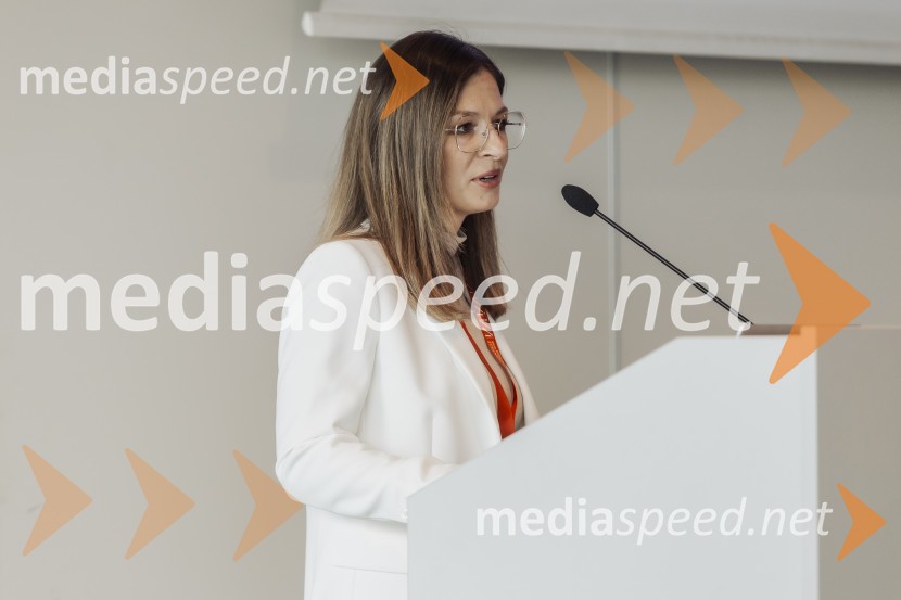  Anja Bačko, TikoproTehnološka prihodnost učinkovite komunikacije v javni infrastrukturi in poslovnem sektorju, konferenca