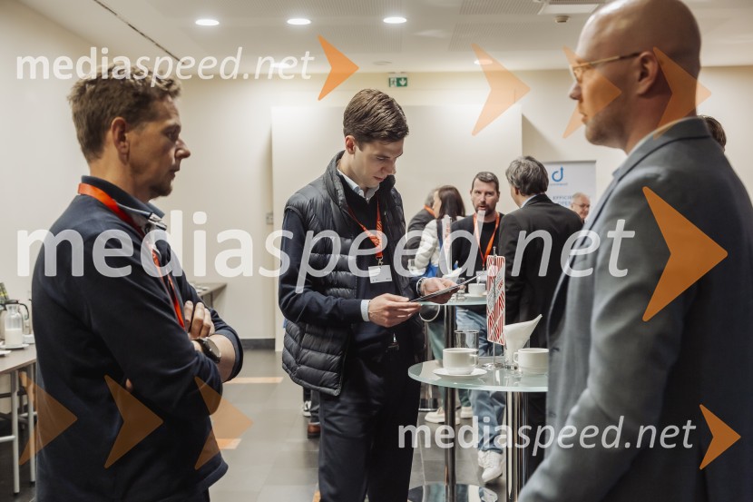  ... ;  Luka Torkar, VTZ d.o.o.;  ... Tehnološka prihodnost učinkovite komunikacije v javni infrastrukturi in poslovnem sektorju, konferenca