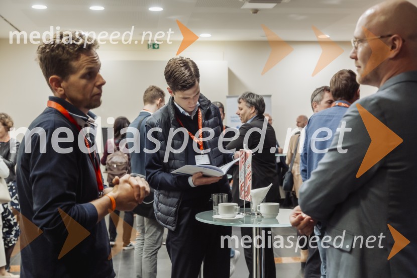  ... ;  Luka Torkar, VTZ d.o.o.;  ... Tehnološka prihodnost učinkovite komunikacije v javni infrastrukturi in poslovnem sektorju, konferenca