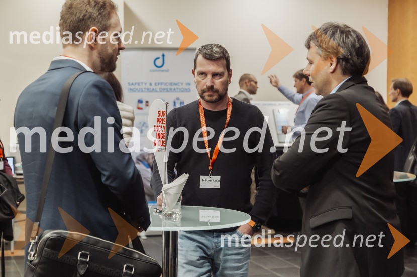  ... ;  Boštjan Pleško;  ... Tehnološka prihodnost učinkovite komunikacije v javni infrastrukturi in poslovnem sektorju, konferenca