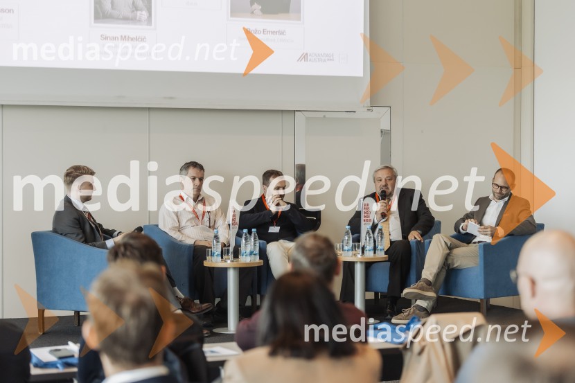  Bernd Andersson, Advantage Austria;  Predrag Pantelić, ONAG d.o.o.;  Sinan Mihelčič;  Božo Emeršič, Dimaco ;  ... Tehnološka prihodnost učinkovite komunikacije v javni infrastrukturi in poslovnem sektorju, konferenca