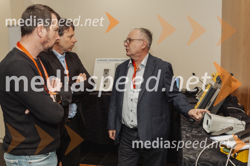  ... ;  ... ;  Drago Labazan, Commend Österreich GmbHTehnološka prihodnost učinkovite komunikacije v javni infrastrukturi in poslovnem sektorju, konferenca