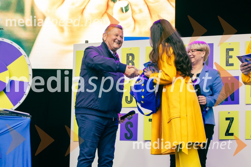 dr. Aleksander Jevšek, minister za kohezijo in regionalni razvoj;  Nataša Naneva, manekenkaDan Evrope 2025