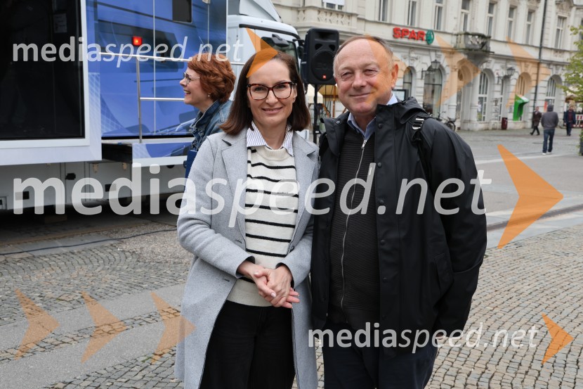  Vesna Martinec, novinarka, Radio Maribor;  Stane Kocutar, mestni viničar, skrbnik Stare trte, novinar Radia Maribor, zgodovinarRadio Maribor praznuje 80 let