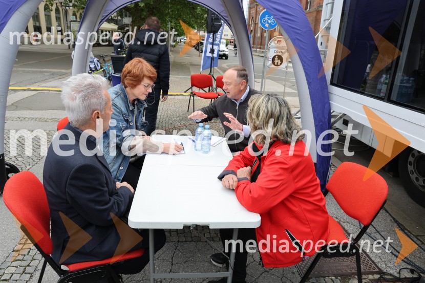  ... ;  Jasmina Bauman, novinarka, Radio Maribor;  Stane Kocutar, mestni viničar, skrbnik Stare trte, novinar Radia Maribor, zgodovinar;  ... Radio Maribor praznuje 80 let