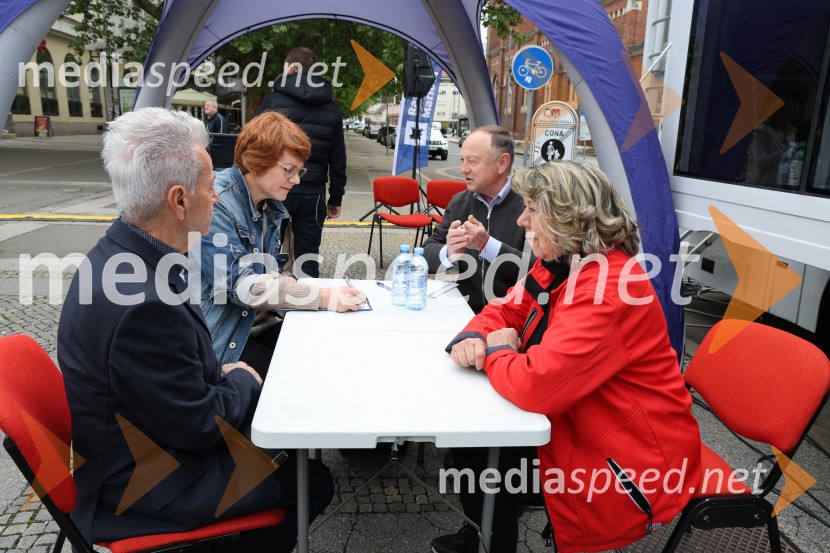  ... ;  Jasmina Bauman, novinarka, Radio Maribor;  Stane Kocutar, mestni viničar, skrbnik Stare trte, novinar Radia Maribor, zgodovinar;  ... Radio Maribor praznuje 80 let