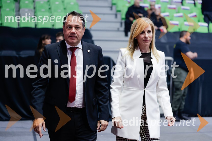  Matej Arčon, minister za Slovence v zamejstvu in po svetu;  Martina Arčon , urednica, Radio Robin Nova GoricaSlovesnost ob 80. obletnici konca druge svetovne vojne