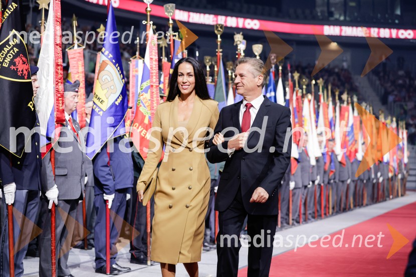  Tina Gaber, fotomodel; dr. Robert Golob, predsednik vlade RSSlovesnost ob 80. obletnici konca druge svetovne vojne