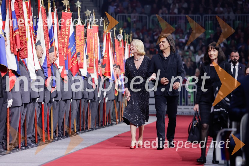 mag. Urška Klakočar Zupančič, predsednica Državnega zbora RS, podpredsednica, Gibanje Svoboda;  Bor Zuljan, kitarist, Šank rockSlovesnost ob 80. obletnici konca druge svetovne vojne