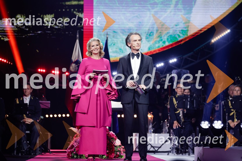  Bernarda Žarn, voditeljica;  Jure Longyka, voditeljSlovesnost ob 80. obletnici konca druge svetovne vojne