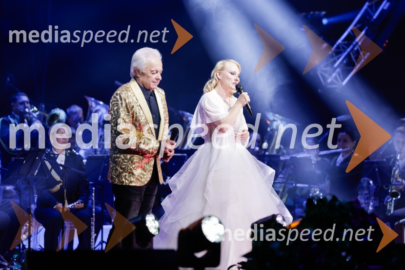  Alfi Nipič, pevec;  Sabina  Cvilak, operna pevkaSlovesnost ob 80. obletnici konca druge svetovne vojne