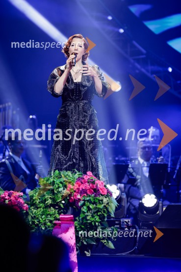  Lara Baruca, pevkaSlovesnost ob 80. obletnici konca druge svetovne vojne