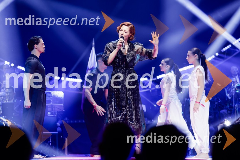  Lara Baruca, pevkaSlovesnost ob 80. obletnici konca druge svetovne vojne