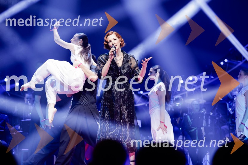  Lara Baruca, pevkaSlovesnost ob 80. obletnici konca druge svetovne vojne