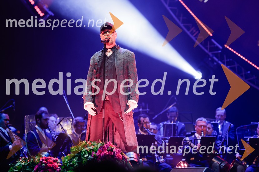  Tomi Meglič, glasbenik, pevec skupine SiddhartaSlovesnost ob 80. obletnici konca druge svetovne vojne