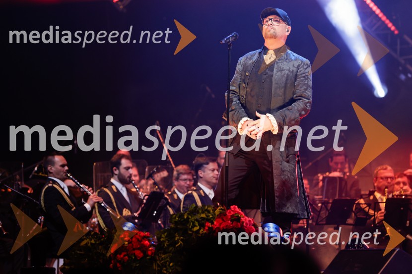  Tomi Meglič, glasbenik, pevec skupine SiddhartaSlovesnost ob 80. obletnici konca druge svetovne vojne